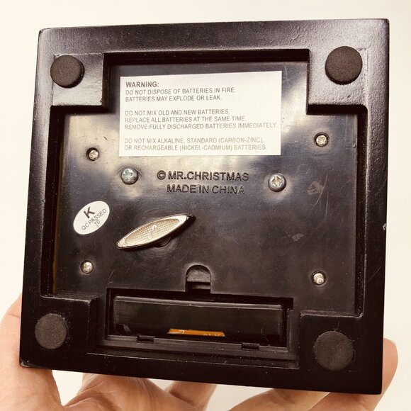 Mr. Christmas Vintage Light Up Motion Music Box Penguin Skating Igloo Tree Gift - Picture 8 of 10